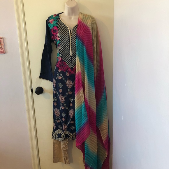 Indian salwar kameez - Picture 1 of 6